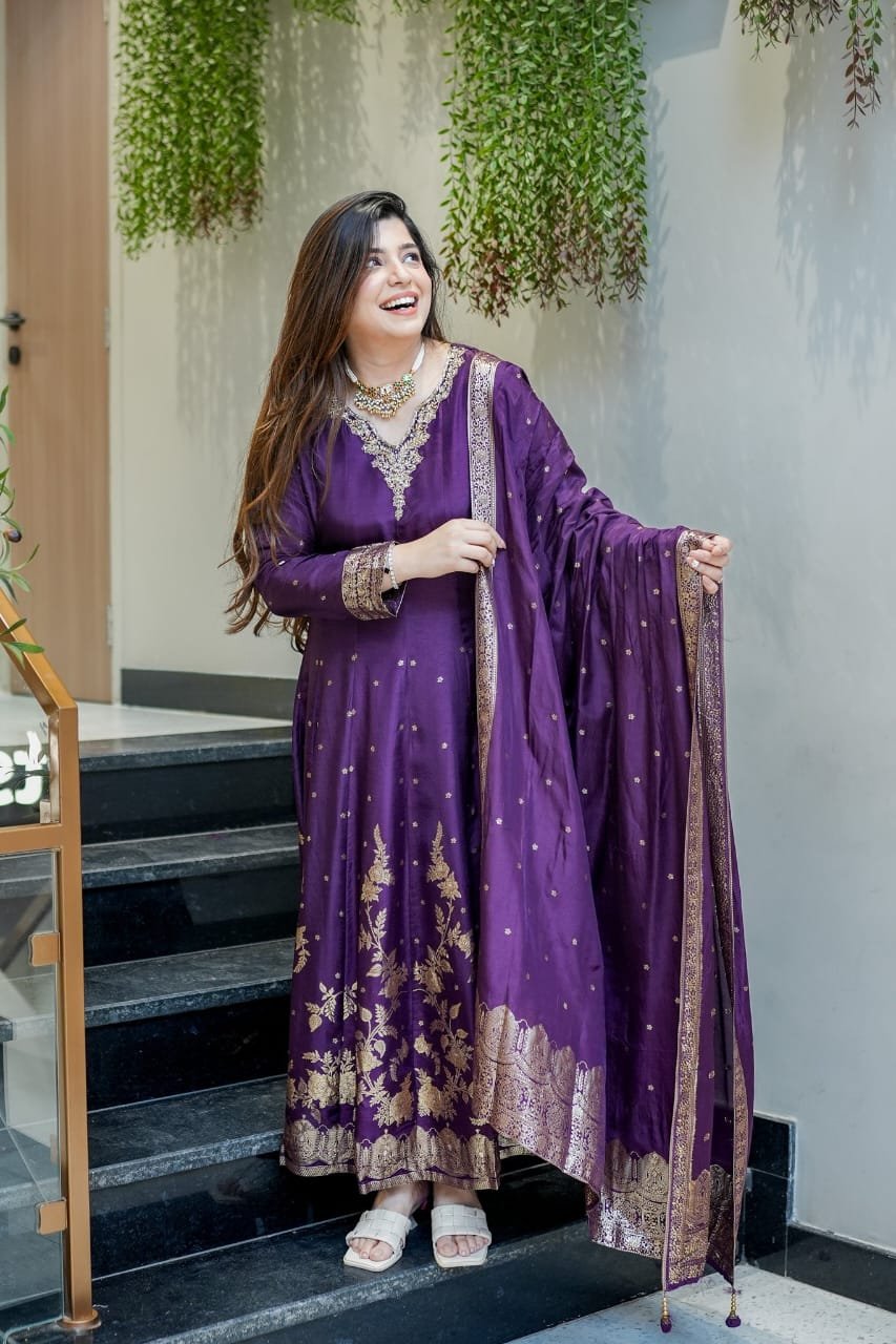 Anarkali style wedding outfit. Fabric silk banarasi. Pant maharaja silk.dupatta banarasi